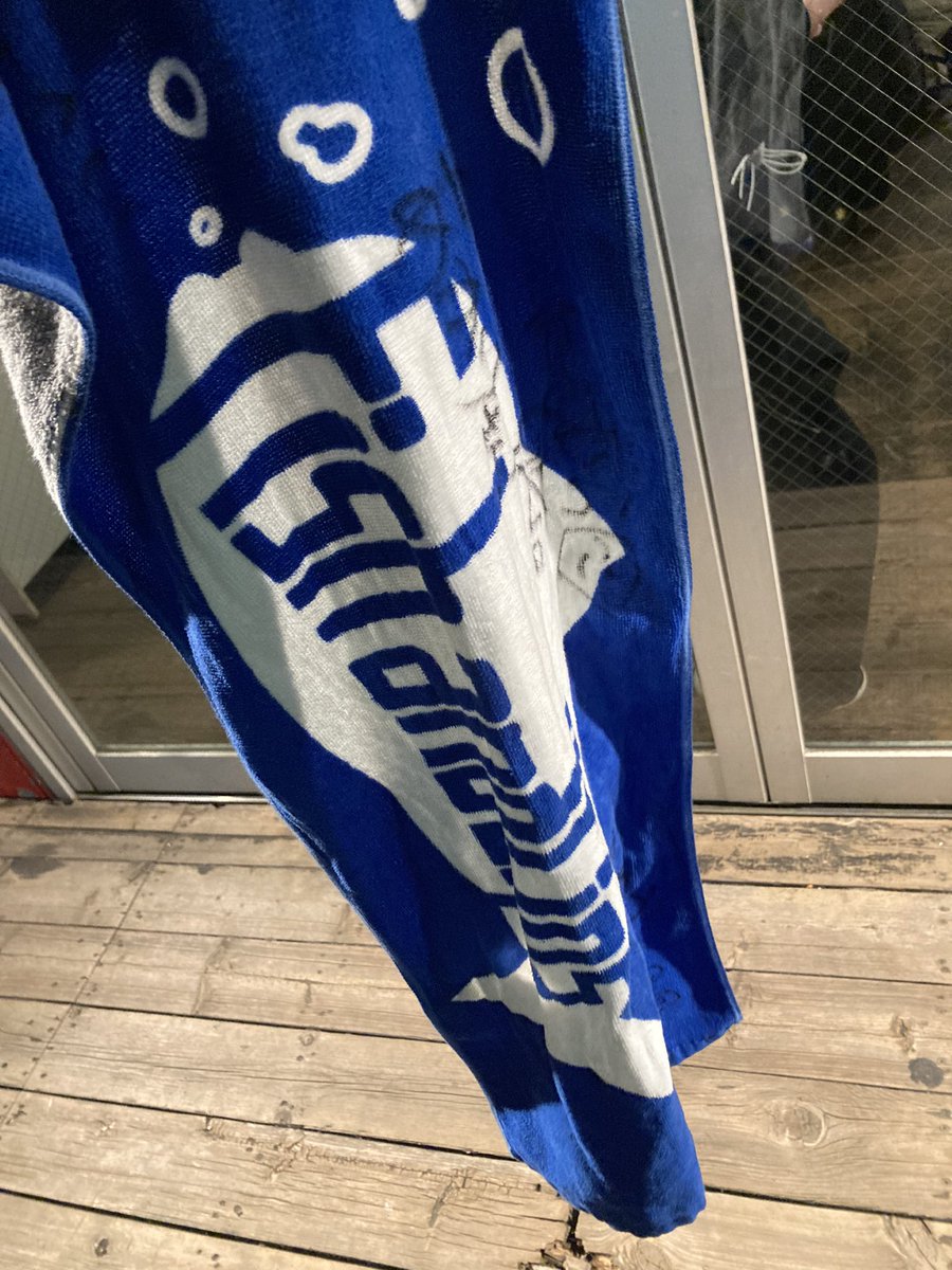 Fish and Lipsのサイン入りタオルが落ちていたのでMOSAiCに預けて