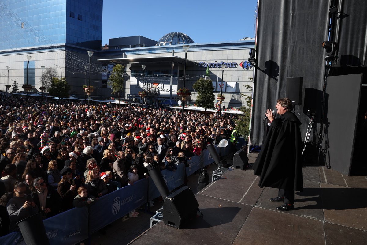 JavierAyalaO's tweet photo. Gracias Fuenlabrada por despedir el año con tanta alegría en la plaza de la Constitución con la Fiesta Preúvas. Un millón de gracias a nuestra pregonera de lujo, Inés Hernanz, y al fuenlabreño Dj Verse por ese ritmo tan contagioso.
#FuenlabradaBrilla #Preuvas Yo💖Fuenlabrada https://t.co/sokzYM1nPL