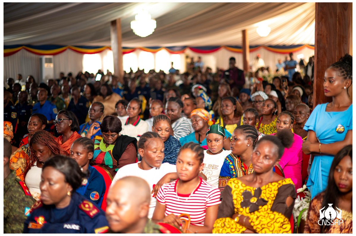 Il s'est tenu ce mardi 30 décembre 2025 au Chapiteau du Camp Kokolo la cérémonie de remise des certificats de formation professionnelle reçue par les rentières des policiers et militaires dans le cadre des actions sociales organisées par la CNSSAP.