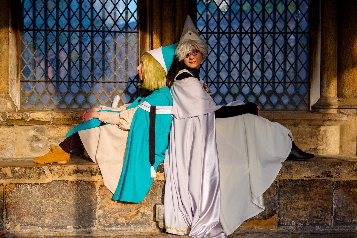 happy new year from the witches who made it through another year ✒️🪄🎆

thank you everyone for being so warm, kind and welcoming to us this year with both our cosplay photos and in general being the most lovely fandom i have ever been a part of 🤍🌱

#Δ帽子