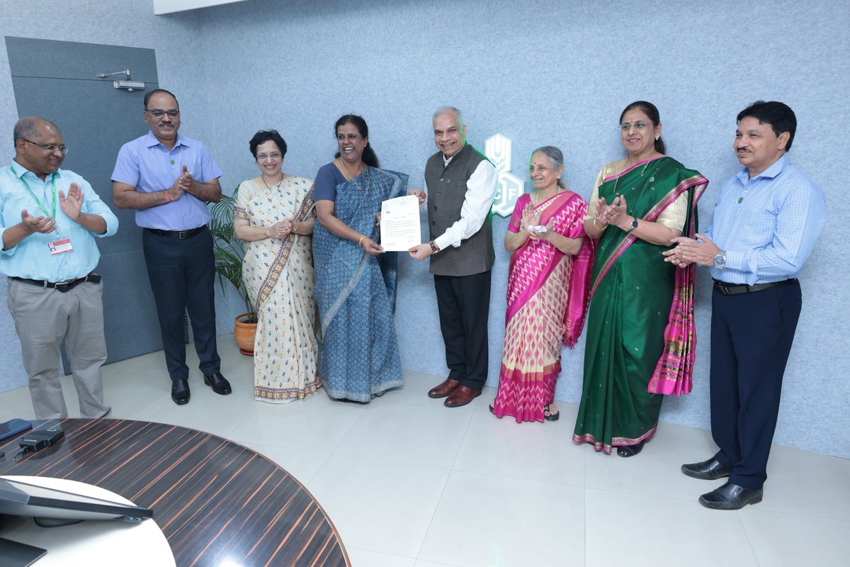 rcfkisanmanch's tweet photo. Today, we extend our heartfelt farewell to our Chairman & Managing Director, Shri Shriniwas Mudgerikar sir, as he begins a well-deserved retirement. His strategic foresight and steadfast leadership have guided RCF toward sustained excellence. We are proud to carry forward the strong legacy he leaves behind.
#RCF wishes happy and healthy retired life.
#Leadership #Retirement #Legacy".