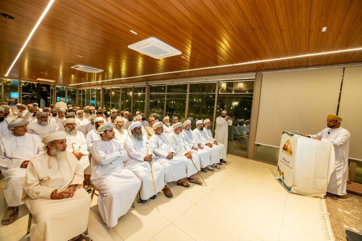 تجسيدا للشراكة الفاعلة، وتقديرا للدور الريادي في دعم المنظومة الزكوية، أقامت اللجنة حفل تكريم رواد الأعمال من التجار العمانيين  تحت رعاية المهندس سالم بن حمد الكمياني، بقاعة نُزل الدار بالعقر.