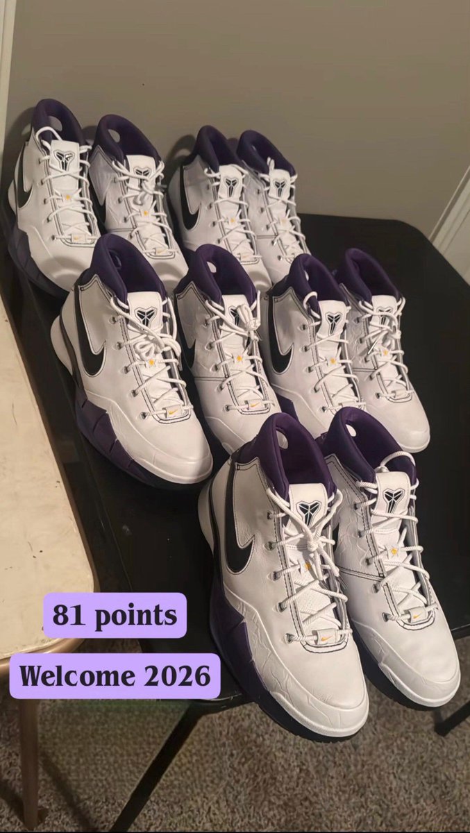 KicksFinder's tweet image. FIRST LOOK: Nike Kobe 1 Protro "81 Points" 🐍

🗓️ January 22nd, 2026
📝 IM0542-100 (MENS)
💰 $210 USD
📸 IG: shopwithsolesbyzay
💵COP OR 🚮DROP?