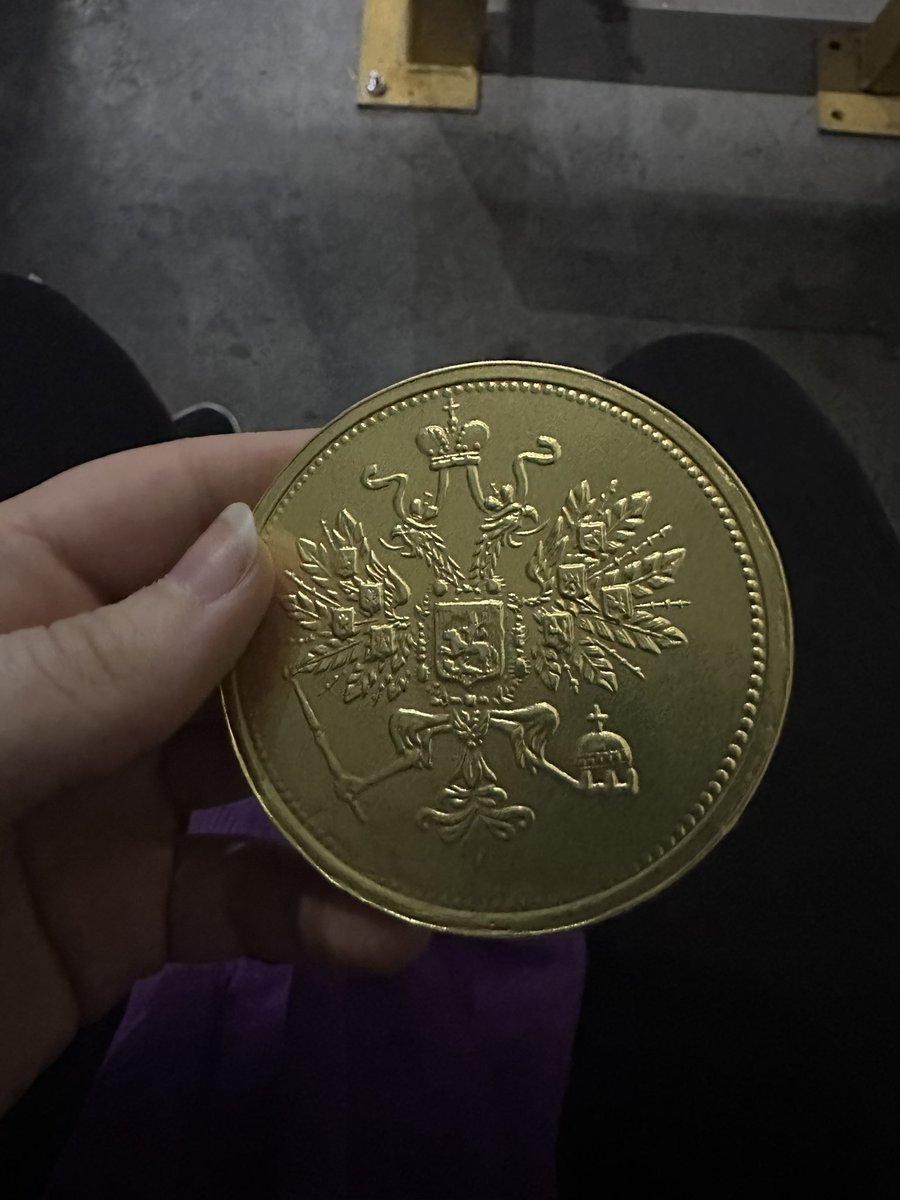Какую крутую монетку мне дали, даже жаль есть