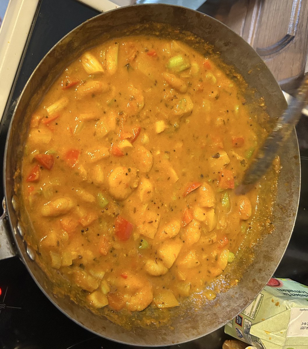 HistorianBlood's tweet image. #Aachen - #NewYearsEve - Mission Impossible: the lady has filled the house with strong aromas for the New Year curry, while I’m expected to make the cheese fondue!