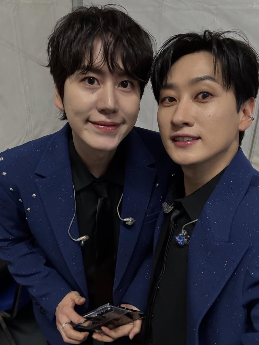KHJGram's tweet image. 260101 be4eunhyuk IG

2026년 소원 다 이루어지길!!!!💙

#규현 #KYUHYUN