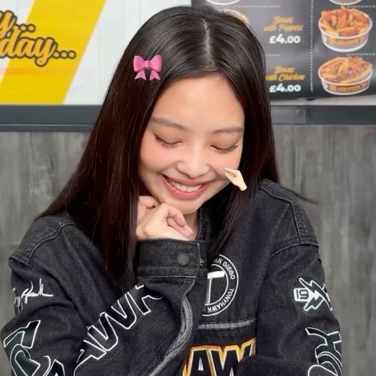 navieIle's tweet image. My answer is C~ 
I feel the same. What we have feels honest and steady. 
Yes, I’m willing to be yours, Ryan. ♡