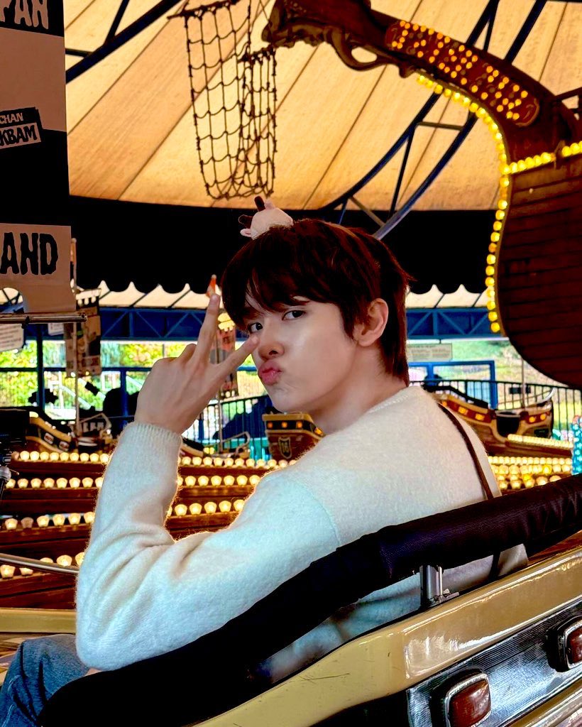 accendrio's tweet image. Happy New Year to the one who quietly became my everyday! 

To the one who never complains about celebrating twice, my GMT +7, who smiles at the clock and the calendar and says yes again, because loving across time zones just means finding more moments to mark.  🤍

I love you.