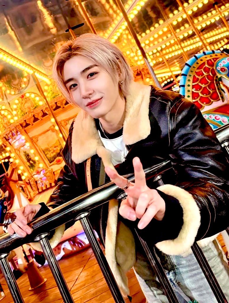 accendrio's tweet image. Happy New Year to the one who quietly became my everyday! 

To the one who never complains about celebrating twice, my GMT +7, who smiles at the clock and the calendar and says yes again, because loving across time zones just means finding more moments to mark.  🤍

I love you.