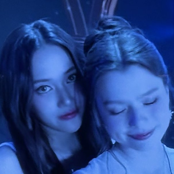 FBlowkey's tweet image. “yes, she's mine... so what? 😏” 🫚🫚🫚

SAROCHA REBECCA X CTW BYE2025
#CTWCountdown2026XFreenBecky