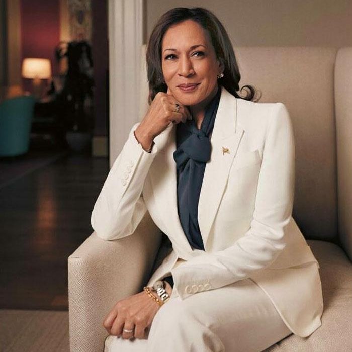 DisavowTrump20's tweet image. RETWEET to wish @KamalaHarris a Happy New Year! 🎉