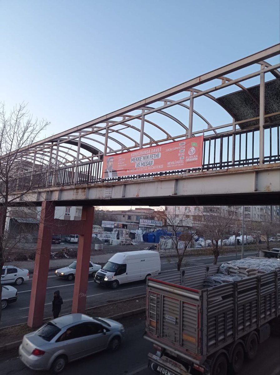 Alparslan Kuytul Hocefendi'nin Cumartesi günü Şanlıurfa'da gerçekleştireceği konferans için duyuru çalışmaları sürüyor.

AlparslanHoca UrfayaGeliyor 
#FurkanKonferansları