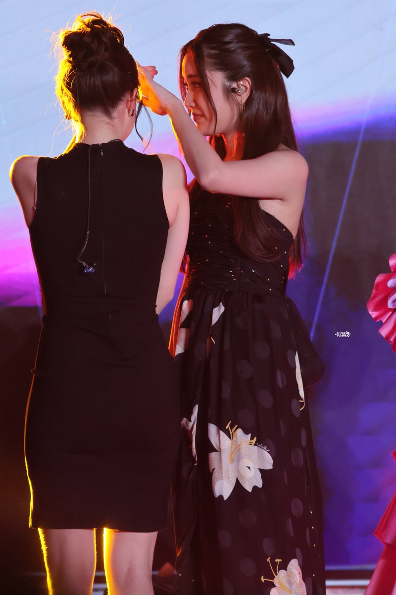 FanfreenCNX's tweet image. ใครจะรักน้องเบคได้เท่าพี่ฟรีน

SAROCHA REBECCA X CTW BYE2025
#CTWCountdown2026XFreenBecky
#srchafreen #beckysangels