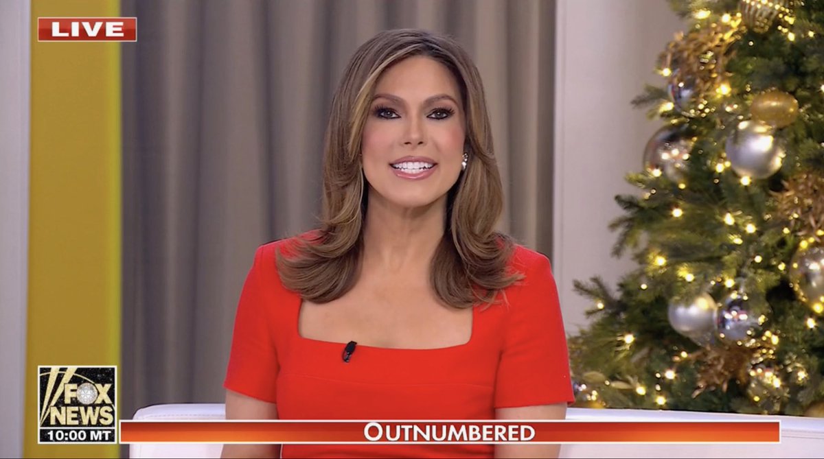 OutnumberedFNC's tweet image. Happy New Year’s Eve from Outnumbered! Tune in now ✨

@LisaMarieBoothe