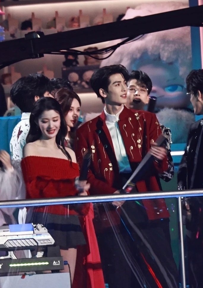 lilszh's tweet image. HAPPY NEW YEAR LINGHE CHURAN MY QINGSU I LOVE YOU ❤️🖤