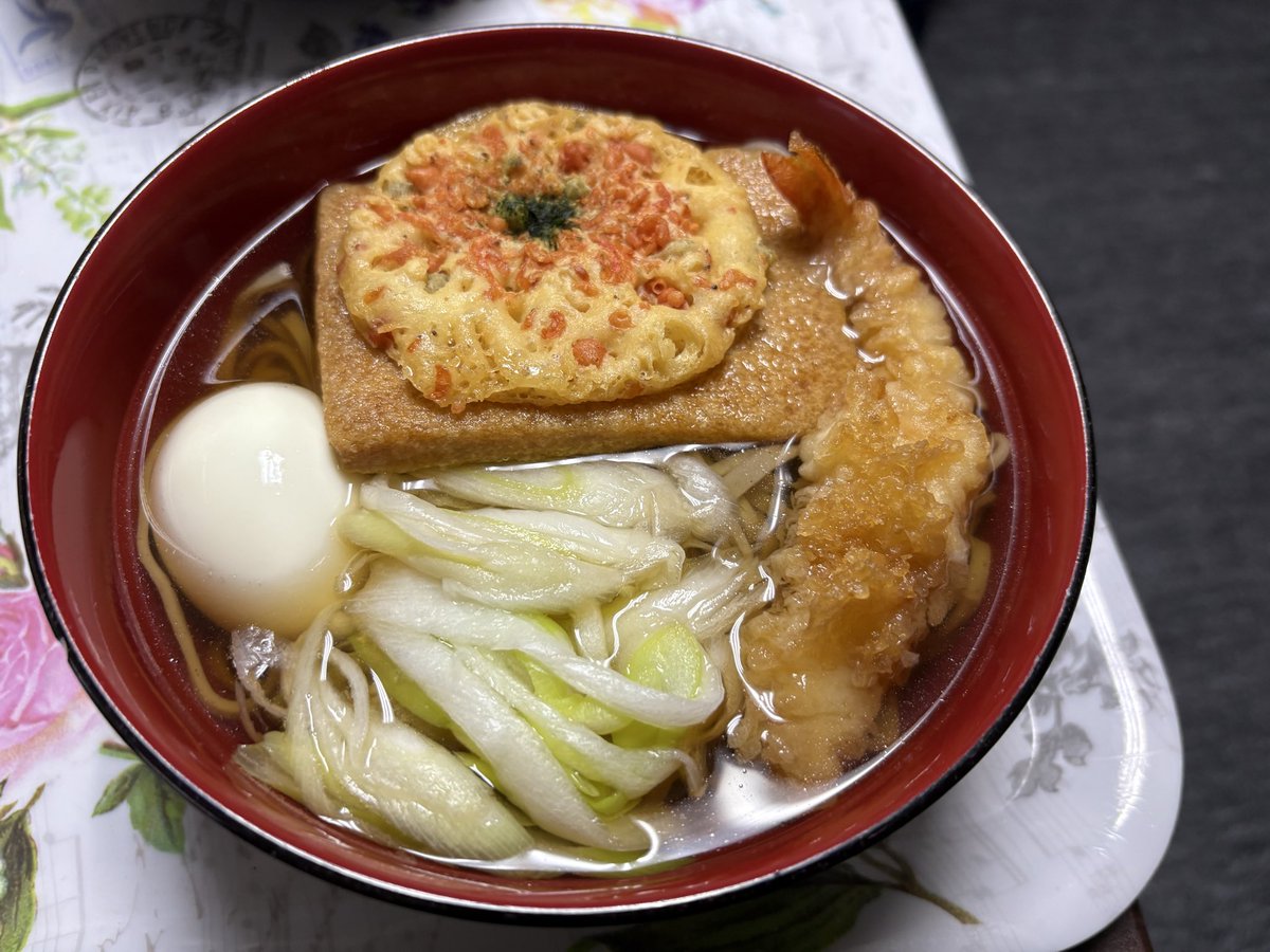 あけまして☀️年越したそば食べてます😃