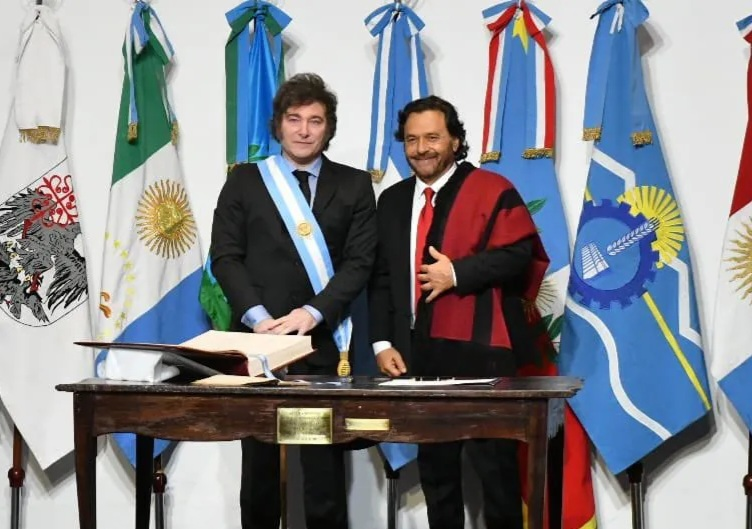 SALTA, BENEFICIADA
Salta, entre las provincias con fuerte incremento de fondos automáticos remitidos por Nación. Los envíos a Catamarca, Corrientes, Chaco, Chubut, Entre Ríos, Jujuy, Mendoza, Misiones, Neuquén, Salta, San Juan y Tucumán crecieron en 2025 entre el 1,6% y el 1,7%.