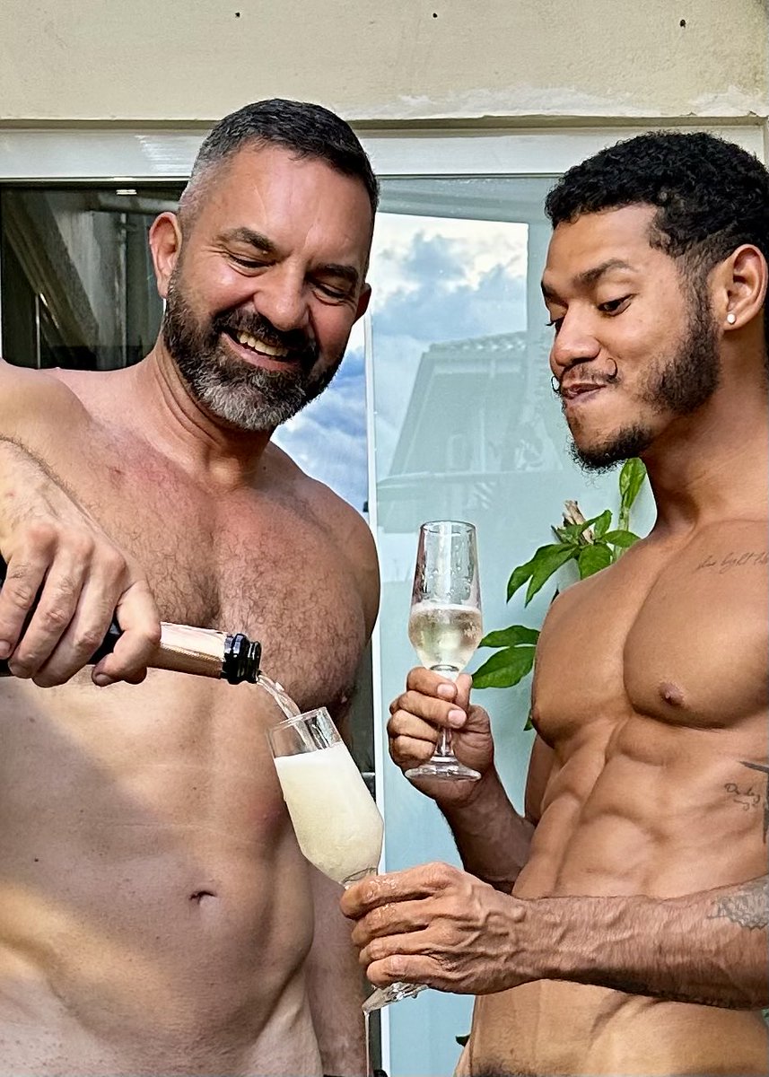 Já estamos na contagem regressiva para 2026 🥂✨ #happynewyear 

@maxbossle

privacy.com.br/@evandrooooo