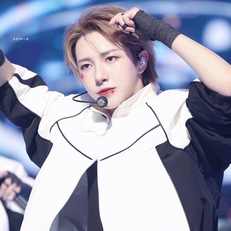 injunie_1328's tweet image. 250101                                                           260101