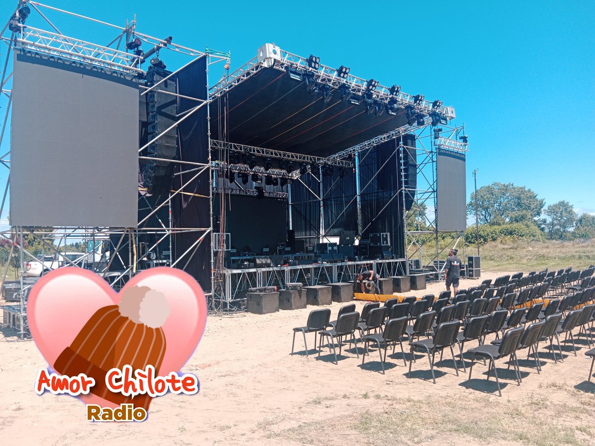 Listo y Dispuesto para el Show de Los Zumbale Primo y más artistas locales desde el Ex Estación.

HOY HOY HOY.