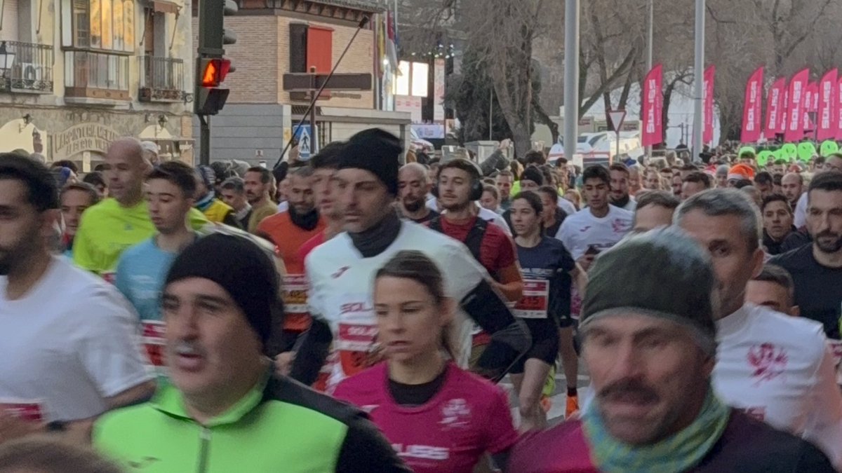 🏃🏽‍♂️ 🏃🏼‍♀️ Más de 5.000 personas participan en la <a href="/sstoledana/">San Silvestre Toledo</a> de este 2025. Una carrera popular con la que miles de toledanos despiden el año corriendo como cada 31 de diciembre en #Toledo 

🎥 La salida completa en: instagram.com/reel/DS74_rSDI…

📸 <a href="/Alexmc_FM/">Alejandro Martín Carrillo</a>
