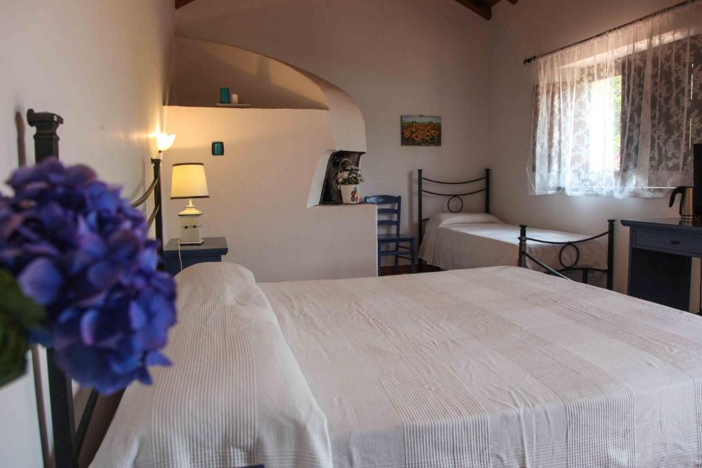 Ecobnb_it's tweet photo. 🌋🍋 Tra il verde intenso dei limoneti biologici e il profilo imponente del vulcano, Agriturismo Galea è il luogo ideale per vivere la #Sicilia in modo autentico e sostenibile.
https://t.co/0TfL9fS8tJ https://t.co/vKAC9ztv4H