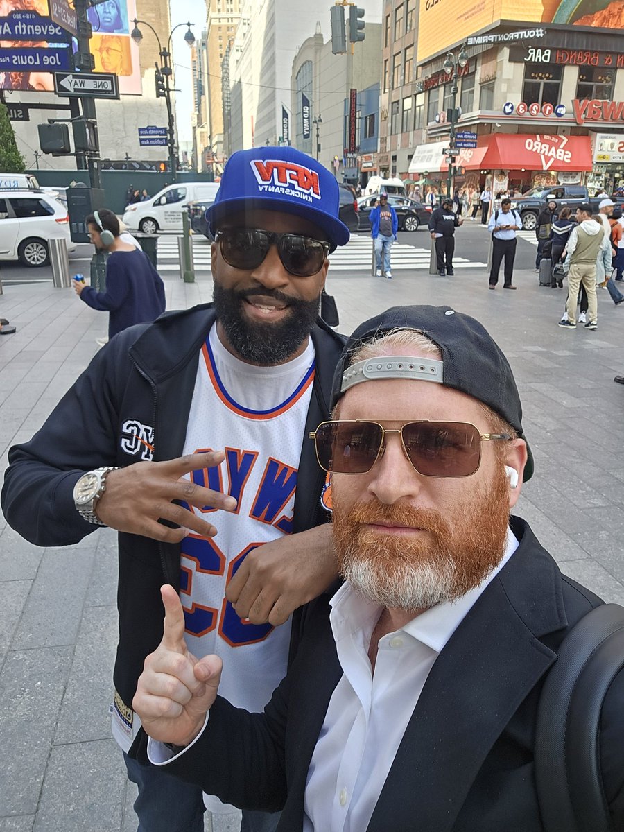 SamIAm_Pro's tweet image. Big shout out to my guy @CPTheFanchise and the rest of @KnicksFanTv crew on this unbelievable achievement of 100k! Next up 1 Million! Hope to see you again soon! 
#KnicksTape