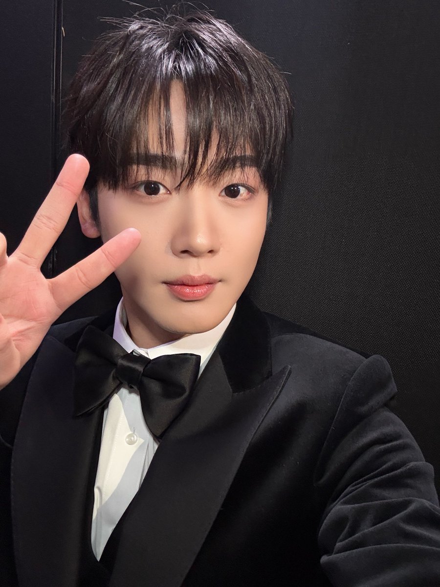 WEi__Official's tweet image. 밝은 미소만큼 빛나던 #2025SBS연기대상 속 요한💙 앞으로 더 빛날 요한의 다양한 모습 많이 기대해 주세요😉 다시 한번 미니시리즈 휴먼/판타지 남자부문 &amp;lt;우수연기상&amp;gt; 수상을 진심으로 축하합니다🏆

#위아이 #WEi
#김요한 #KIMYOHAN