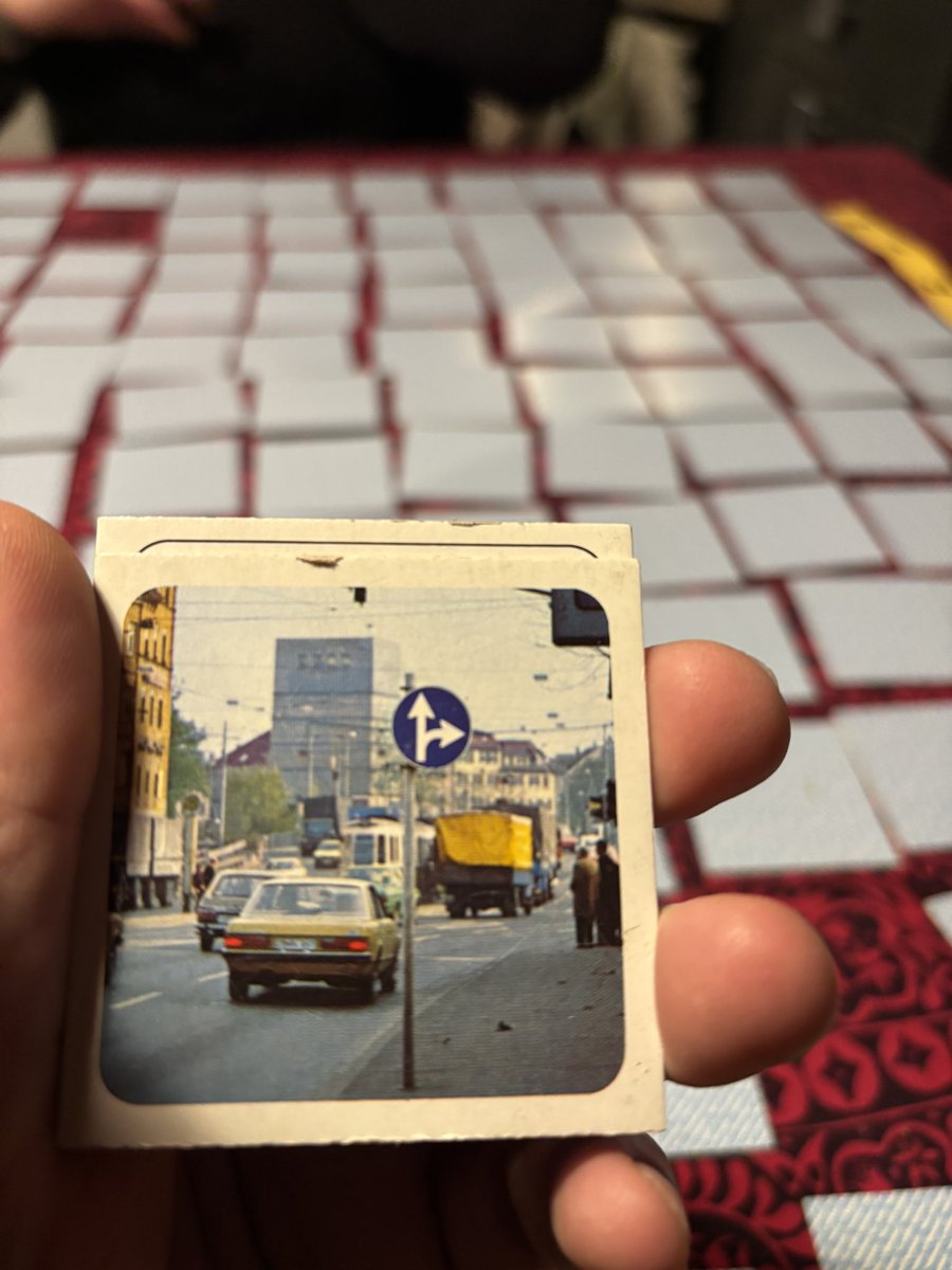 HacklinPekka's tweet image. Muistipeliä uudenvuoden ratoksi. Mallia Länsi-Saksa. Liikennemerkit pitää muistaa.