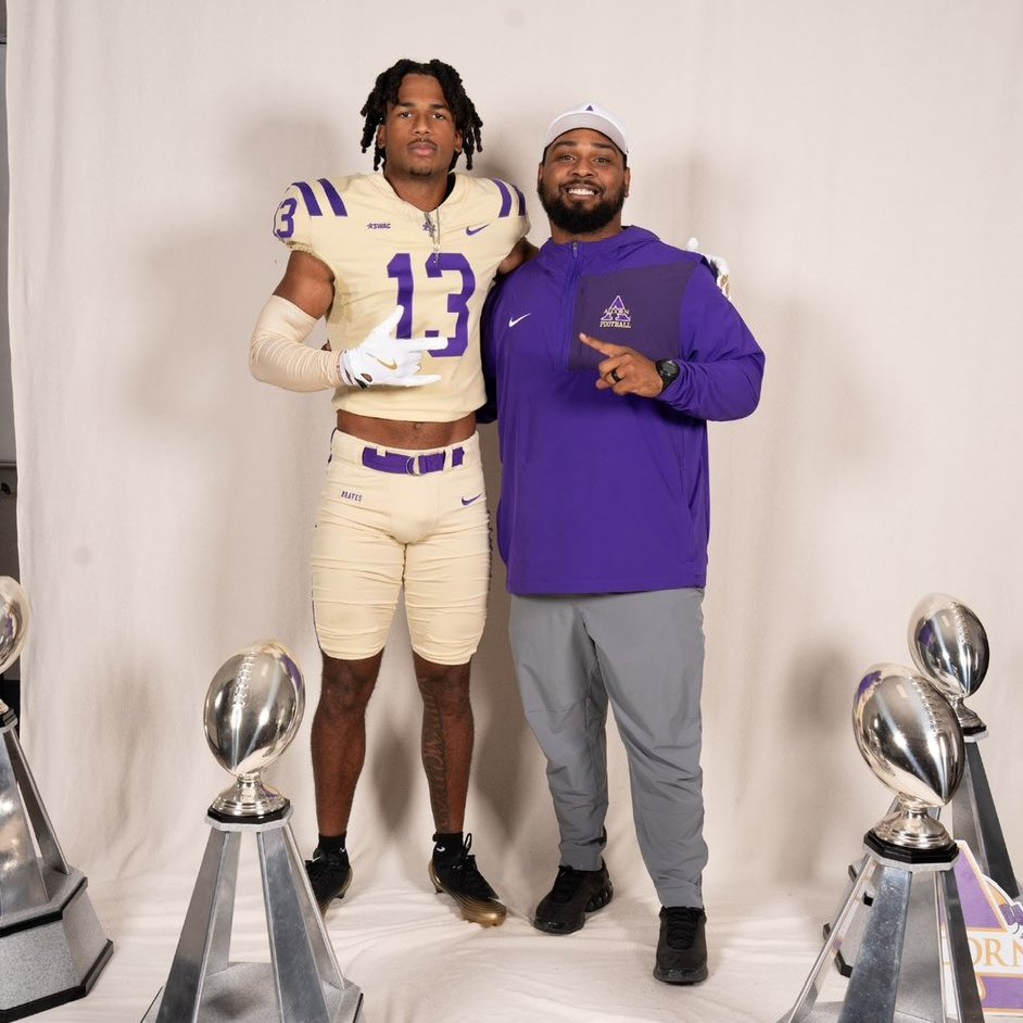 HBCUSports1's tweet image. Jordan Daniel (SS/OLB) transfer from University of Mary Hardin-Baylor, TX has committed to Alcorn State with 2-years of eligibility plus redshirt year
* Hometown: San Antonio, TX