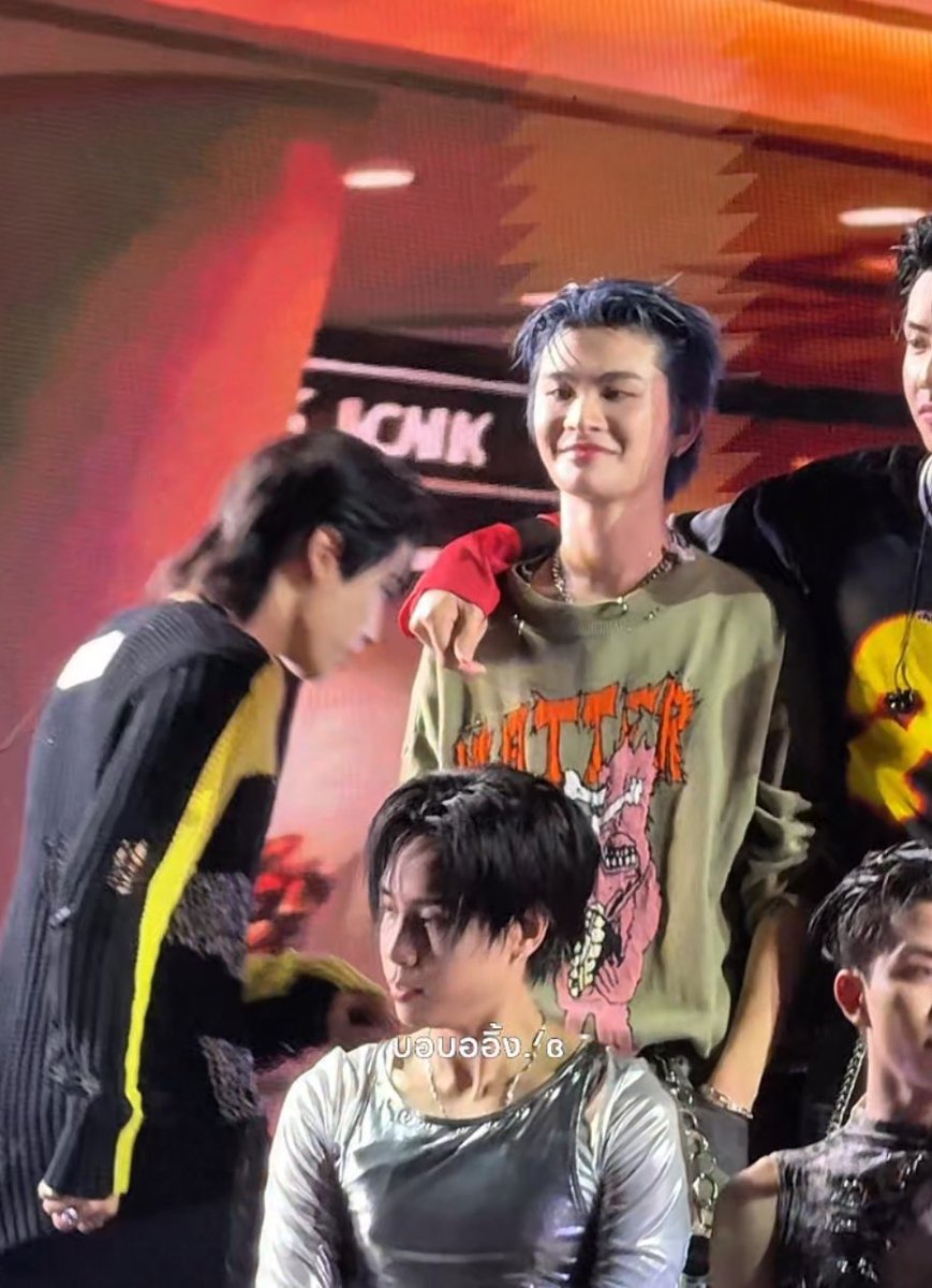 คนเขารู้หมดลูกพี่เก็บอาการไม่อยู่มากกกก ดีๆดิ้55555

#FutureParkXBUS
#THAIchayanon #NEXnattakit