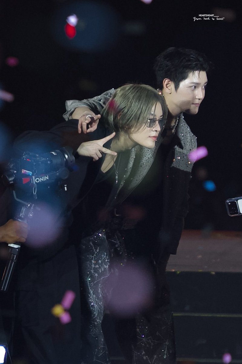 heart2heart____'s tweet image. HAPPY NEW YEAR 2026 !

#TAEYONG #YUTA #YUTAxOneBangkokCountdown 
#TAEYONGxOneBangkokCountdown 
#OneBangkokCountdownCelebration2026