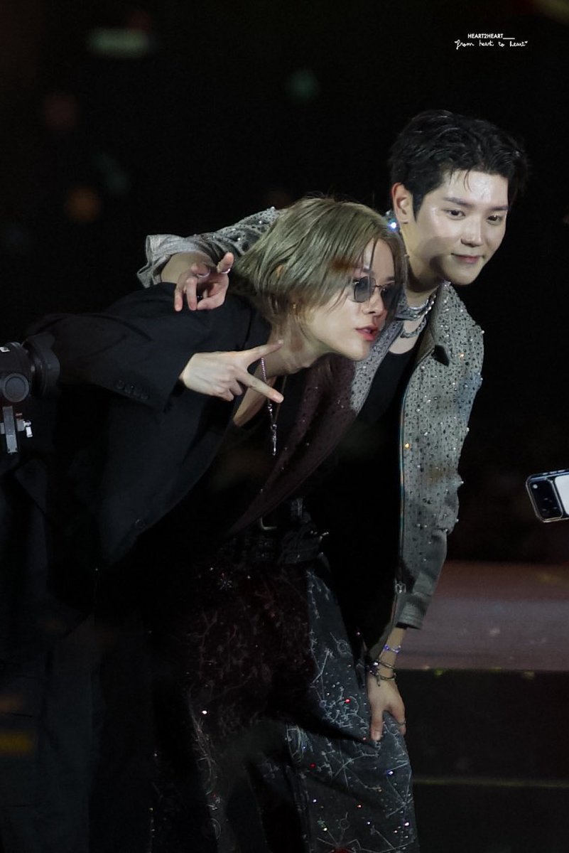 heart2heart____'s tweet image. HAPPY NEW YEAR 2026 !

#TAEYONG #YUTA #YUTAxOneBangkokCountdown 
#TAEYONGxOneBangkokCountdown 
#OneBangkokCountdownCelebration2026