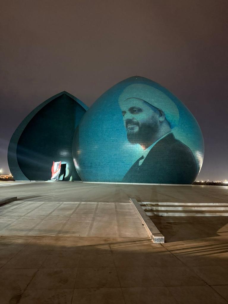نصب الشهيد بالعاصمة بغداد يتزين بصورة سماحة الشيخ الأمين قيـس الخـزعلي (اعزه الله)
#أمين_العراق