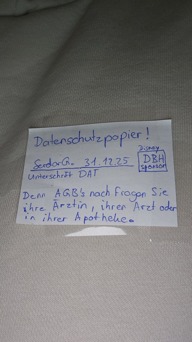 Da ich gerne draußen filme habe ich mir ein Datenschutzpapier aufgeklebt. Ich hoffe ich kann damit Probleme meiden.