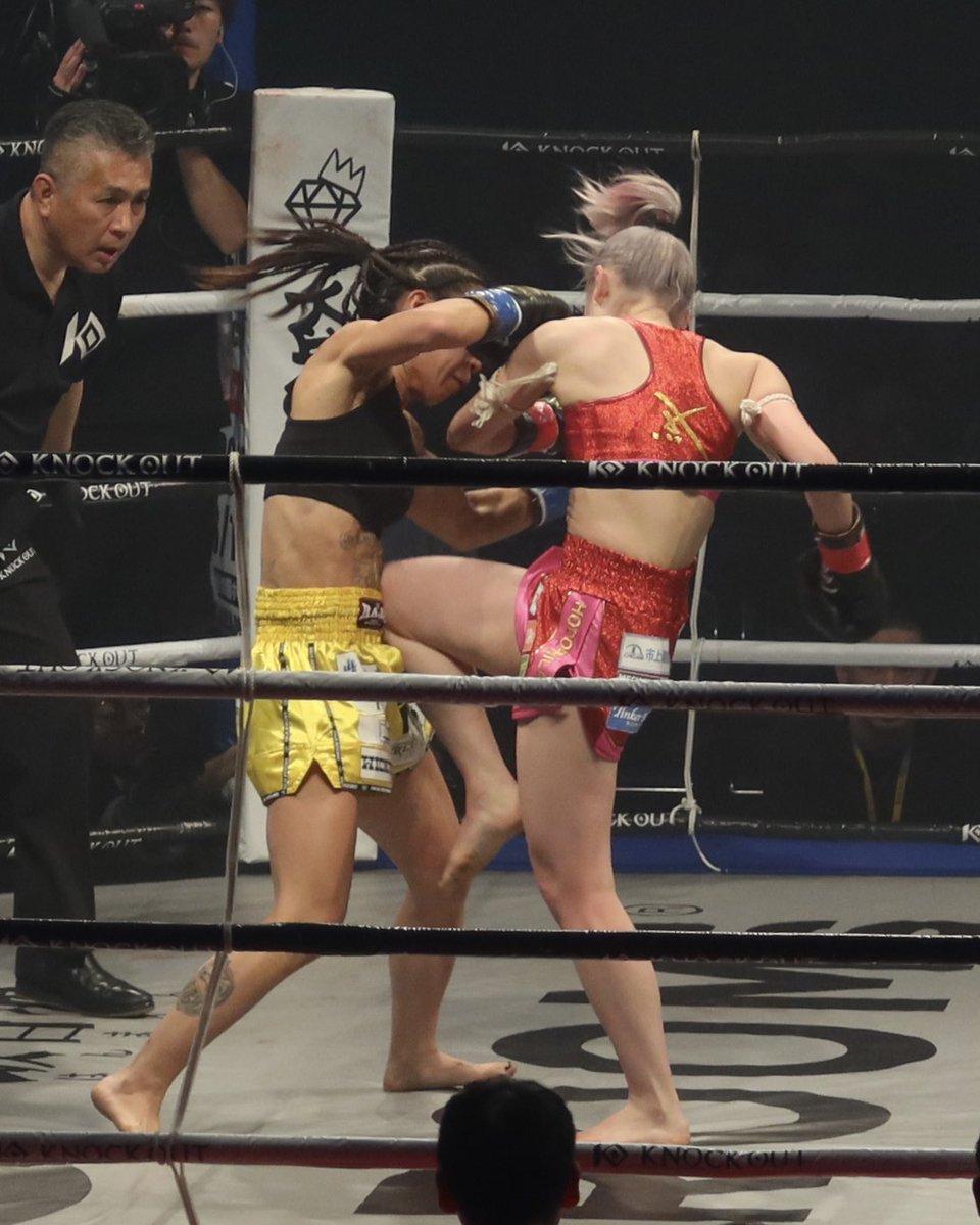 25.12.30／KNOCK OUT.60／代々木競技場第二体育館
KNOCK OUT-BLACK女子アトム級タイトルマッチ
山田真子選手（判定3-0）#Kiho 選手
◎Kiho選手、王座陥落🥲
#KOCLIMAX2025 
#knockout_kb 
#キックボクシング 
#kickboxing