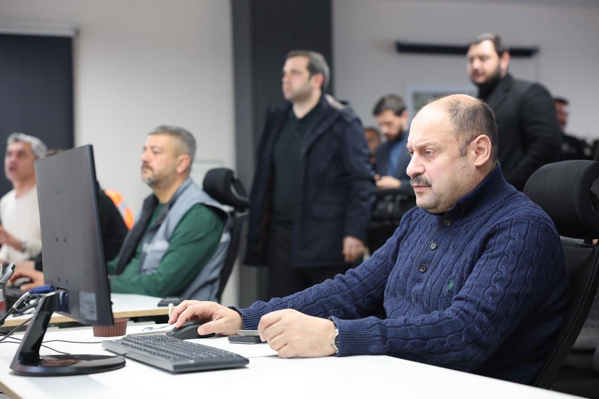 MehmetAvat's tweet photo. Adam sadece karla mücadele etmiyor
Namussuzlarla da mücadele ediyor.

Haysiyetsizlere #MehmetKasımGülpınar'ın duruşu yeter! https://t.co/eS7mToMG1C