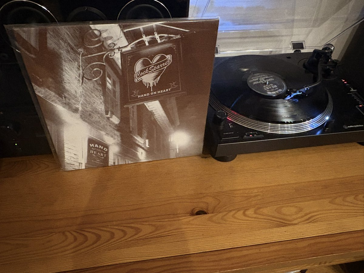 phlvphlv's tweet photo. Spinning Cock Sparrer ‘Hand on Heart’ #punk #oi #skinhead #CockSparrer https://t.co/dbdmkAn44k