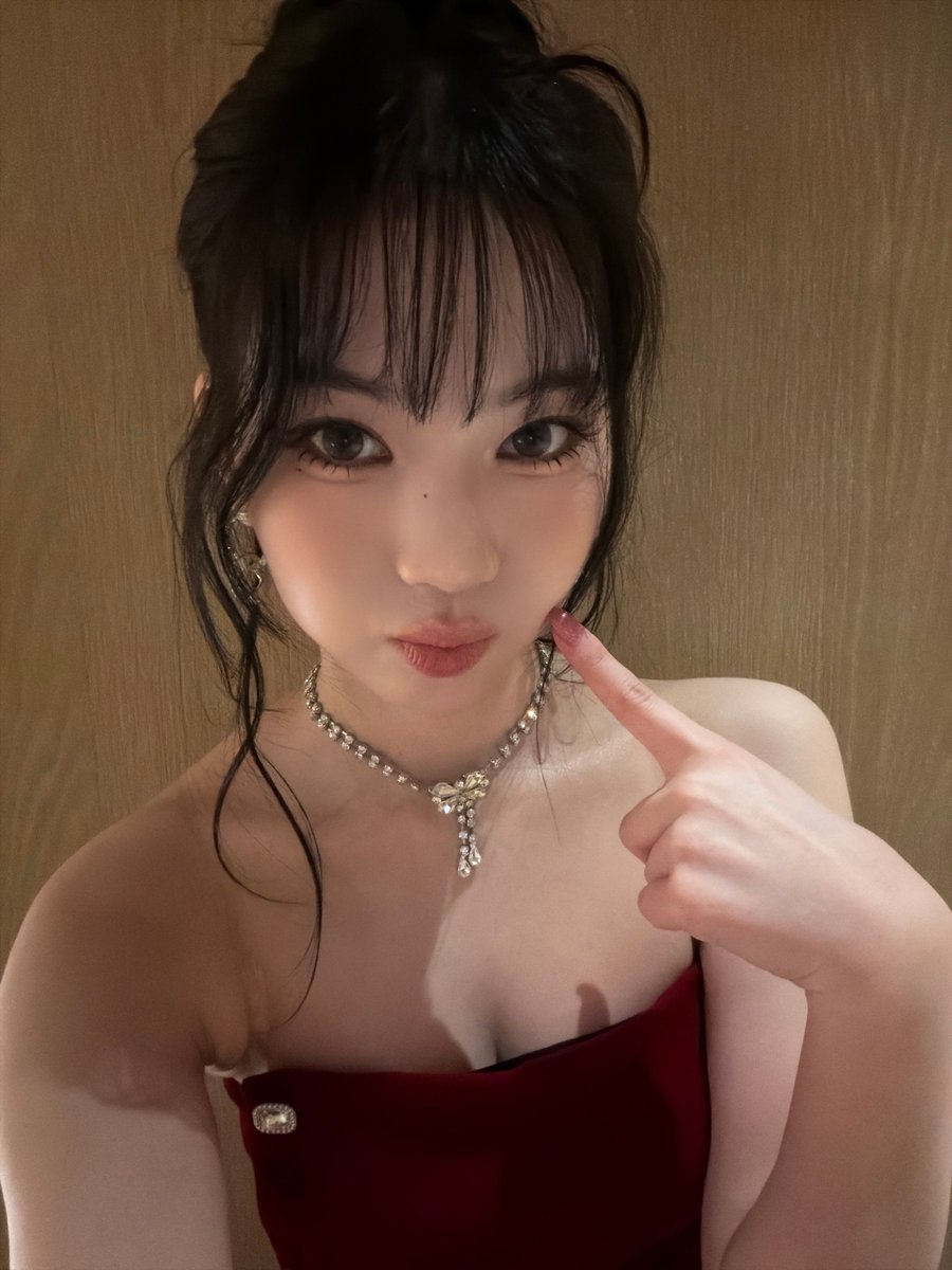 fleurswith's tweet photo. ISAAAAA 😍 https://t.co/7L3FxCBJLa