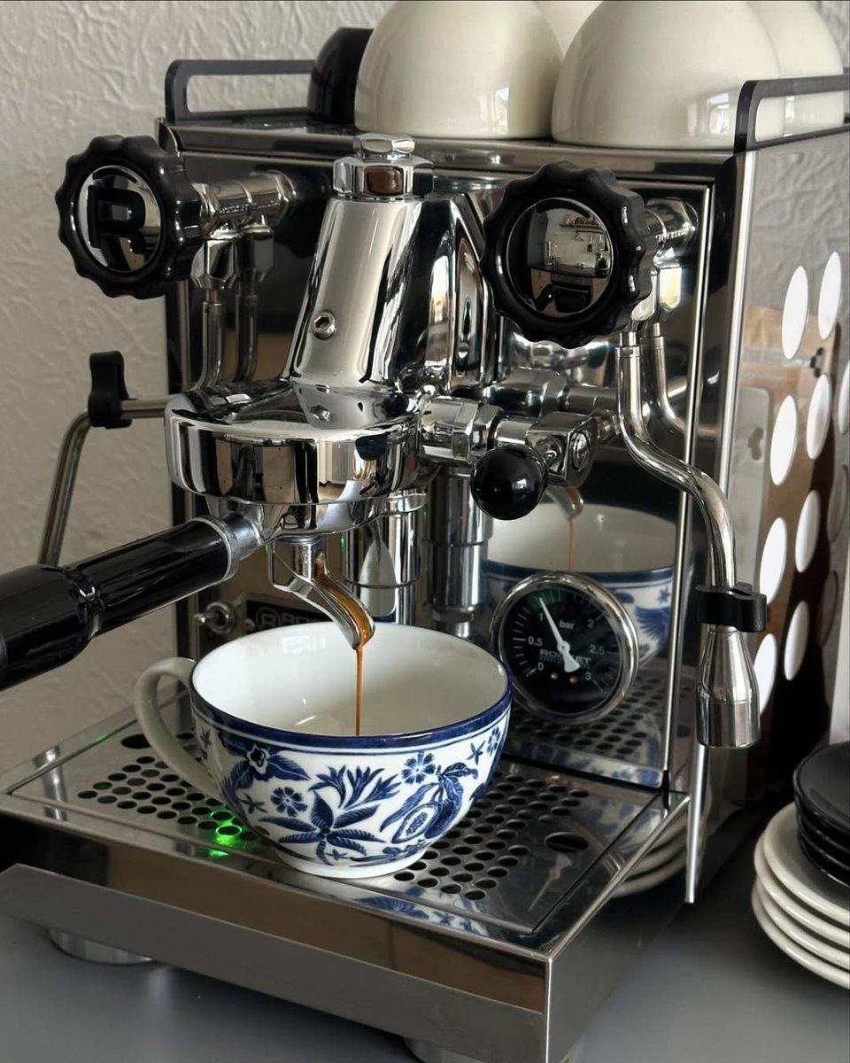 HubbellDevyn's tweet image. A hot cup of coffee = a great start to the day.