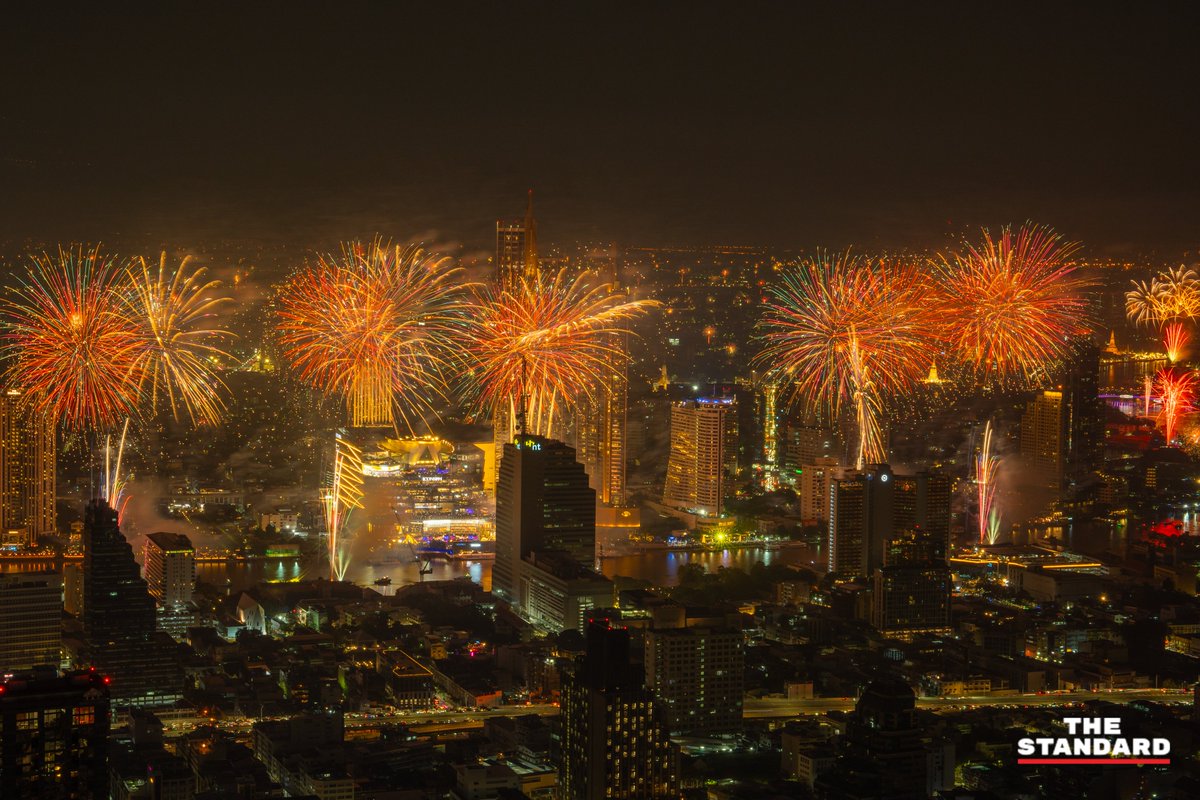 งดงาม ตระการตา ต้อนรับพุทธศักราชใหม่ 2569 ด้วย ‘พลุรักษ์โลก’ จากไอคอนสยาม

ประมวลภาพการเฉลิมฉลองส่งท้ายปีครั้งยิ่งใหญ่ของประเทศไทย ‘Amazing Thailand Countdown 2026 At ICONSIAM’ สร้างมหาปรากฏการณ์เคานต์ดาวน์ระดับโลก ณ ริเวอร์ พาร์ค ไอคอนสยาม แลนด์มาร์กระดับโลกริมแม่น้ำเจ้าพระยา