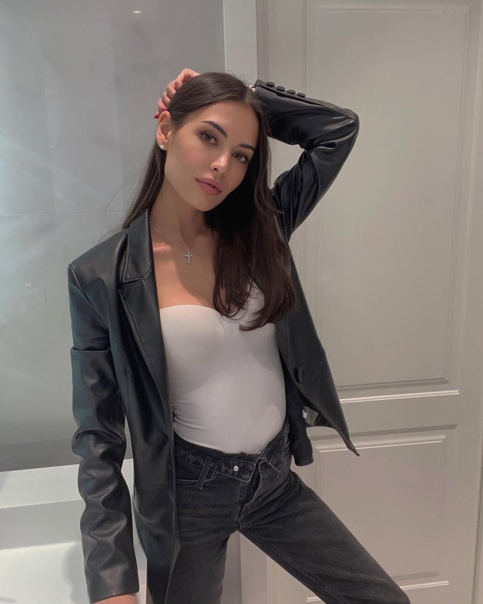 Ruby_0Star's tweet image. Goodbye 2025, Hello 2026! May the new year bring happiness, health, and unforgettable memories 🎉🎉🎉