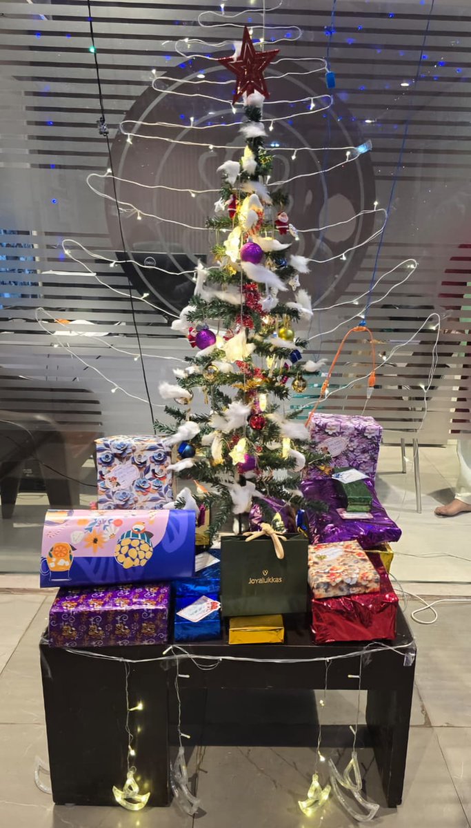 soundnvisionsts's tweet image. #SVSHyderabad

Christmas Cheer at SVS Hyderabad🎄✨🥂

Making memories, sharing laughs, and celebrating the magic of the season. Compliments of the Season to all! ❤️🌟

As we wrap up an incredible 2025, here’s to a sparkling 2026! 🥂✨

#Christmas #christmasdecor #christmasatsvs