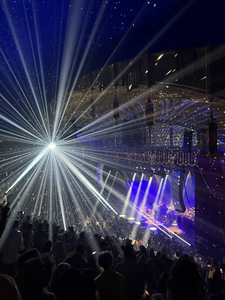 #PanicPick5 NYE at the Fox

Slow Porch (opener)
Airplane
And it Stoned Me
Hatfield
Sultans
Bonus: Long Train Runnin’