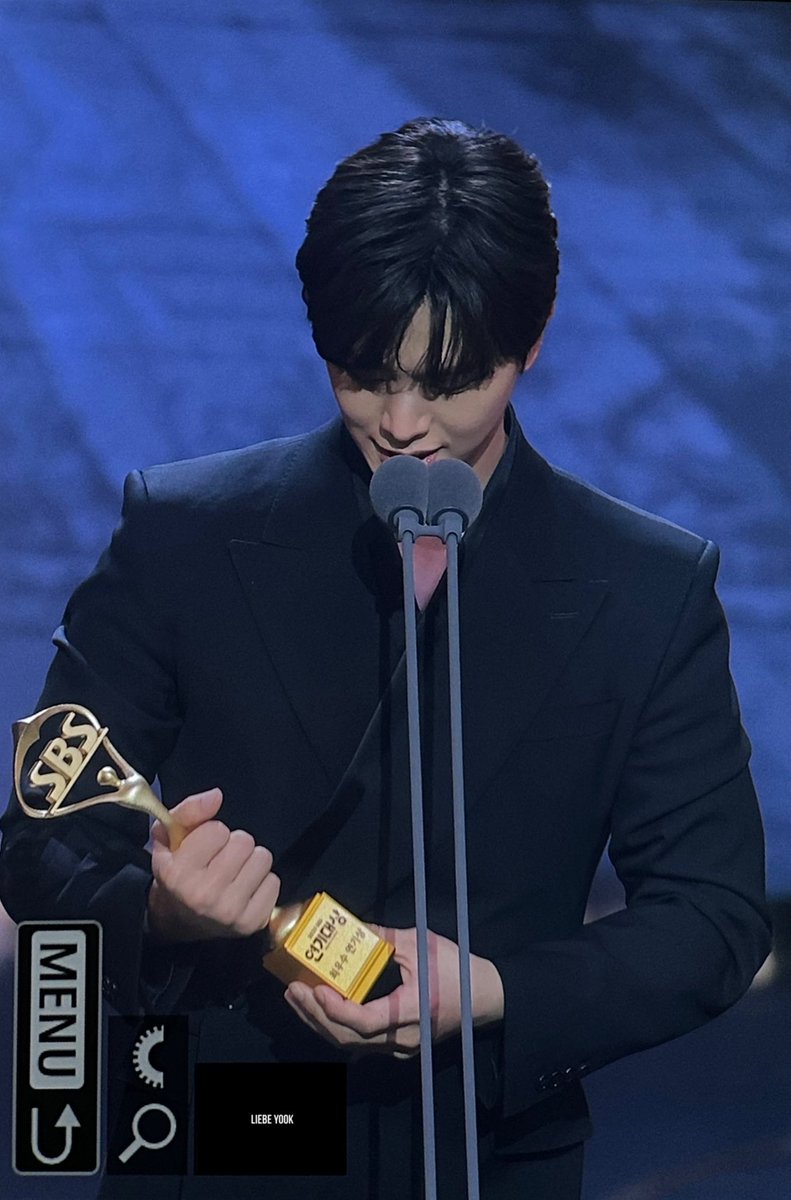 251231 SBS 연기대상

최우수 연기상 수상 축하해❣️

#BTOB #비투비 #육성재 #성재
#YOOK_SUNGJAE