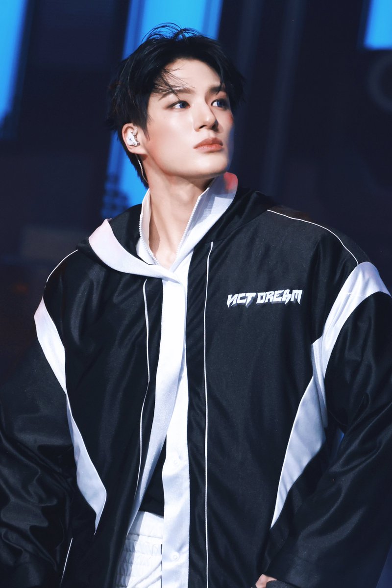 TASOGARE_0423's tweet image. 260101 MBC 가요대제전

#제노 #JENO #NCTDREAM #NCT