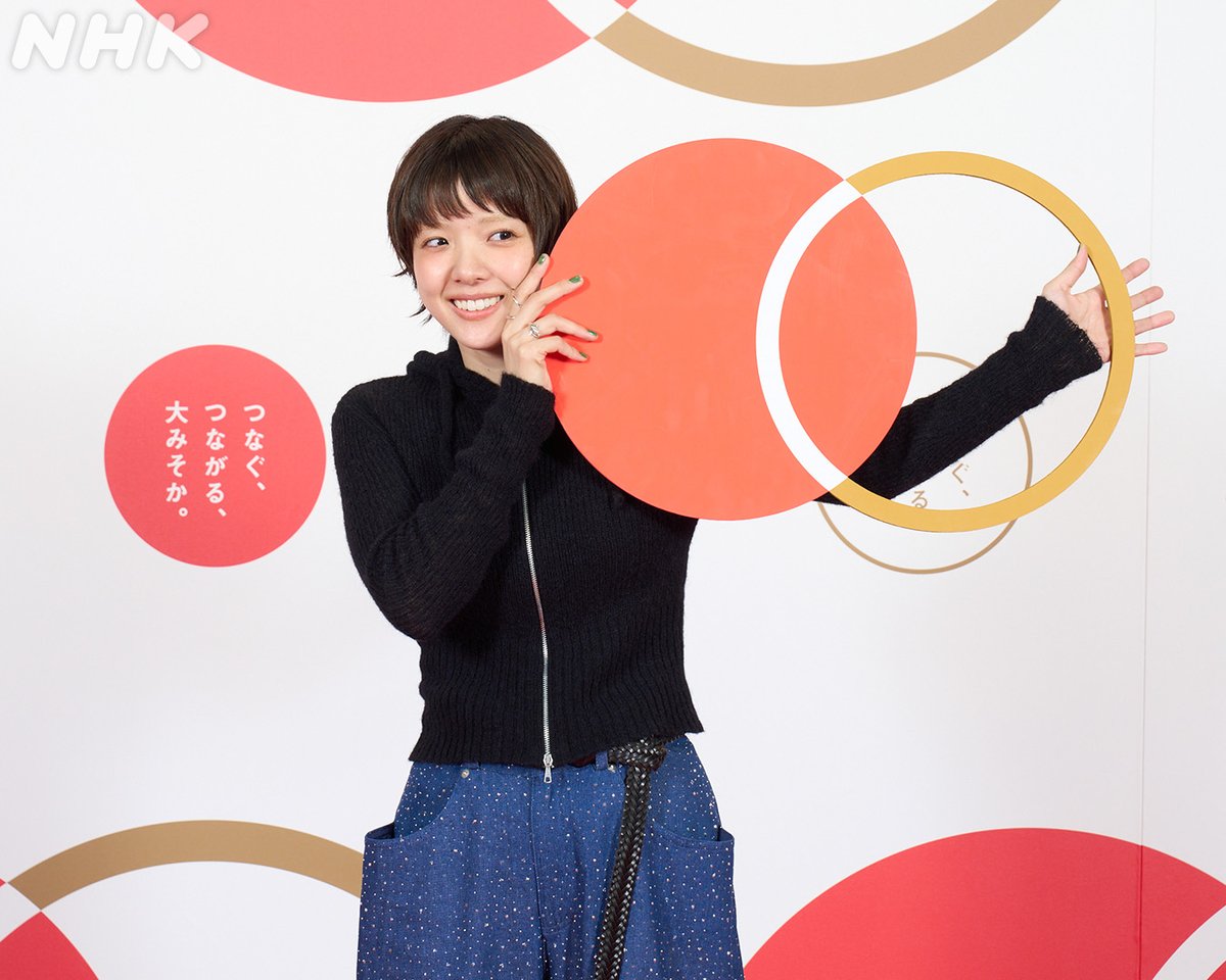 nhk_kouhaku's tweet photo. 🔴第76回 #NHK紅白⚪️

⏭NEXT

🔴#あいみょん／ビーナスベルト

⚡NHK ONEで同時配信中👇️
https://t.co/QJaBO1fLVQ

30歳の節目に作った王道ラブソング💜🩷

#紅白歌合戦 https://t.co/bQNIQNdihn