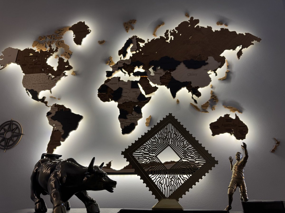 The last day of the year is a time for summaries.

In 2025, the <a href="/0xSesour/">Sesour 🌏</a> profile: 
• Became the top informational and educational medium on X in the field of collecting digital assets, primarily in #DigitalPhilately and #CryptoPhilately
• Published nearly 100 new posts 
•