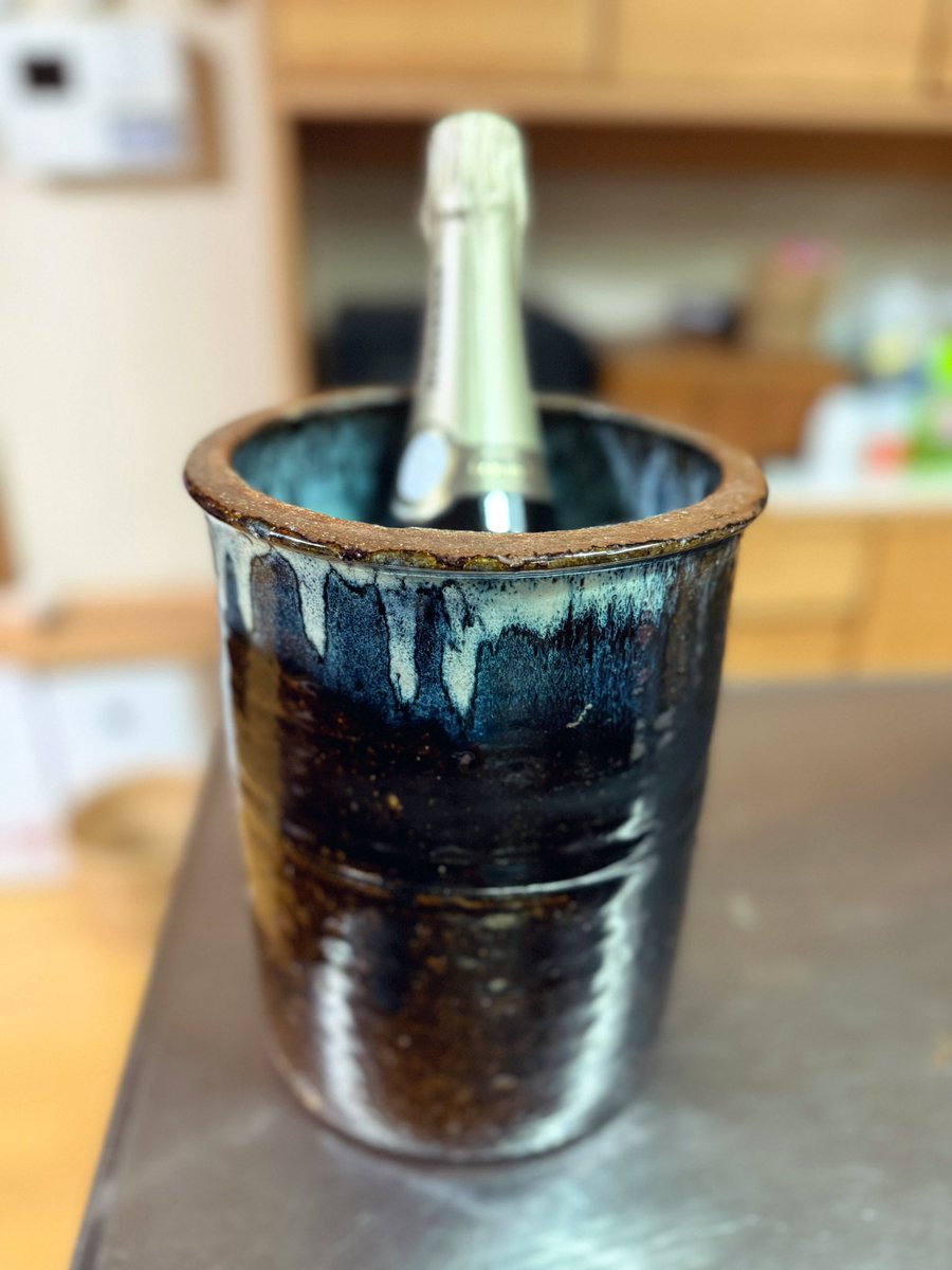 1
自分でひいたんだけど結構上達した

2
氷なくなったので雪で冷やす冷酒

3
ブツ切りをヤケクソで唐揚げにする

4
クーラーに転用される甕