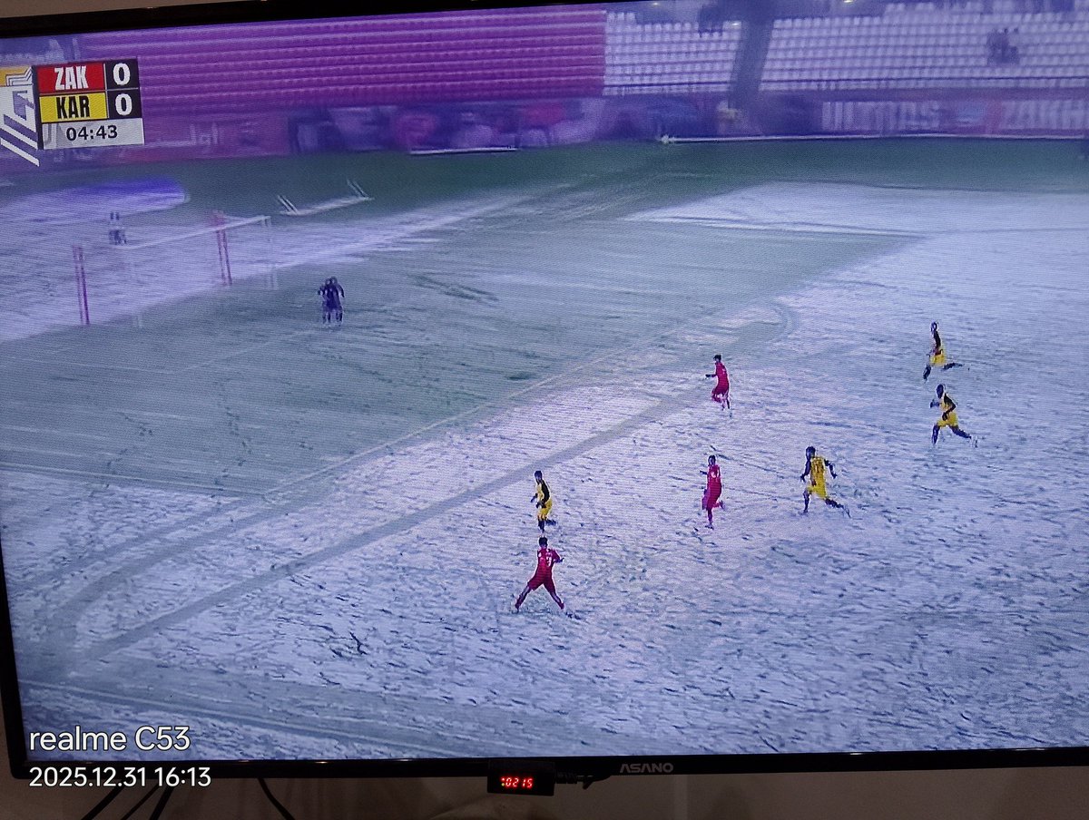 ahah44ali's tweet photo. الدوري العراقي ،لاول مرة مباراة الدوري تحت تساقط الثلوج ،مباراة زاخو، ضد، المريخ 31/12/2025 https://t.co/9WKcDNs14t